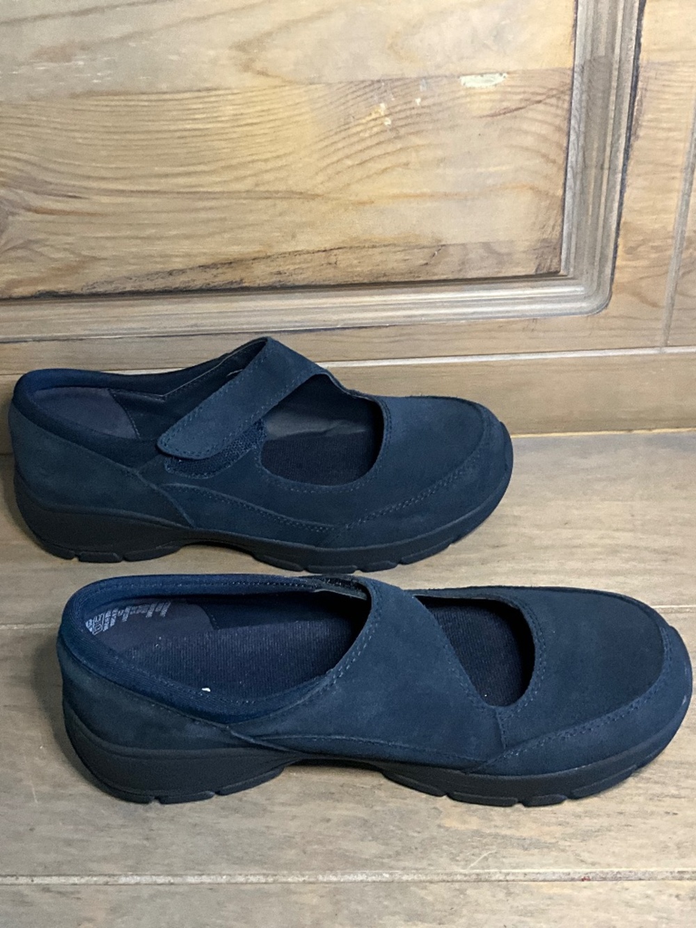 Lands End Classic Leather Mary Jane W8.5/UK6.5 Navy Blue Velcro Worn Once EUC